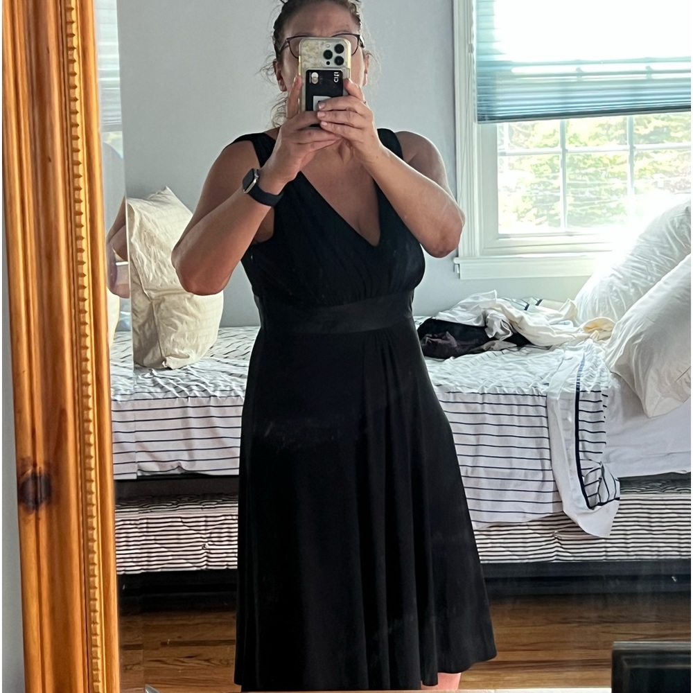 Grecian style Jones New York side zipper dress w satin cummerbund waist.